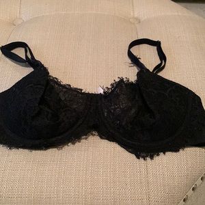 Victoria’s Secret black bra 36D